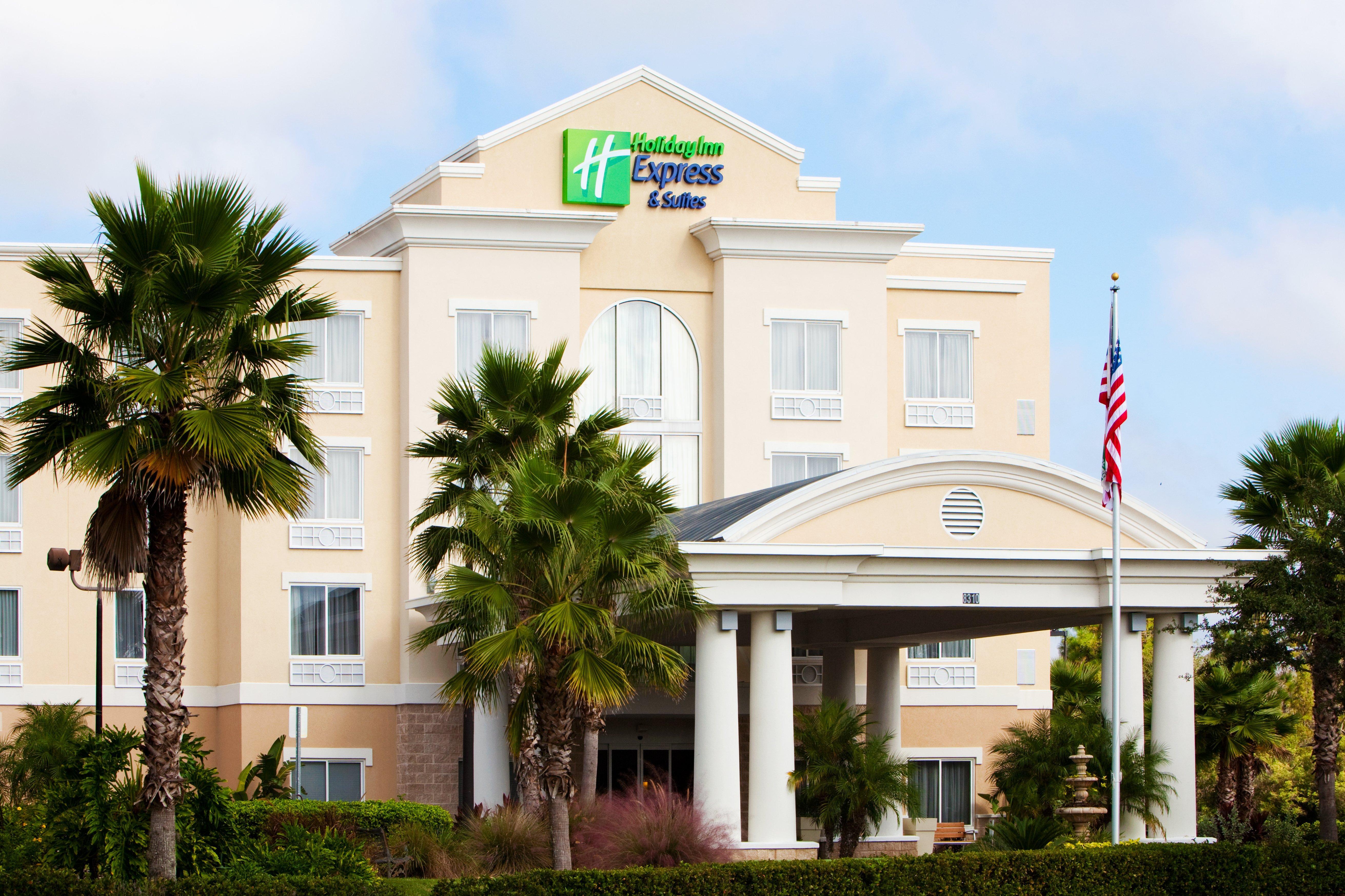 Holiday Inn Express And Suites Tampa I-75 At Bruce B. Downs By Ihg Exterior photo